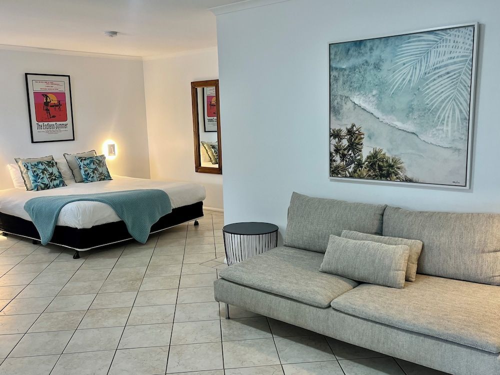 The Carmel Yamba Comfort Room, 1 King Bed, Jetted Tub, Garden View 2