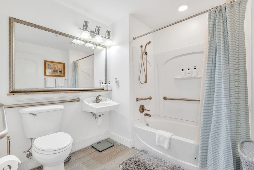 Lakefront Resort in Heart of Orlando Attractions - Tu Casa Vacations Family apartment unit 1-404 (13415 Blue Heron Beach Drive,Orlando) 16