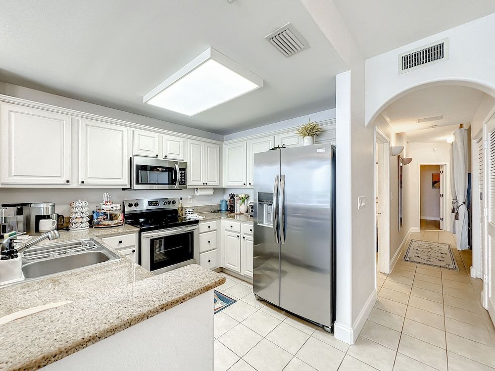 Lakefront Resort in Heart of Orlando Attractions - Tu Casa Vacations Family apartment unit 1-1109 (13415 Blue Heron Beach Drive,Orlando) 3