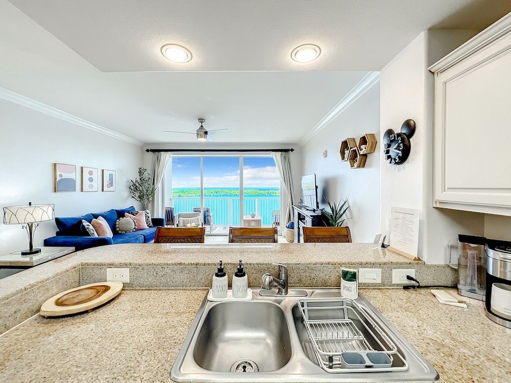 Lakefront Resort in Heart of Orlando Attractions - Tu Casa Vacations Family apartment unit 1-1109 (13415 Blue Heron Beach Drive,Orlando) 7