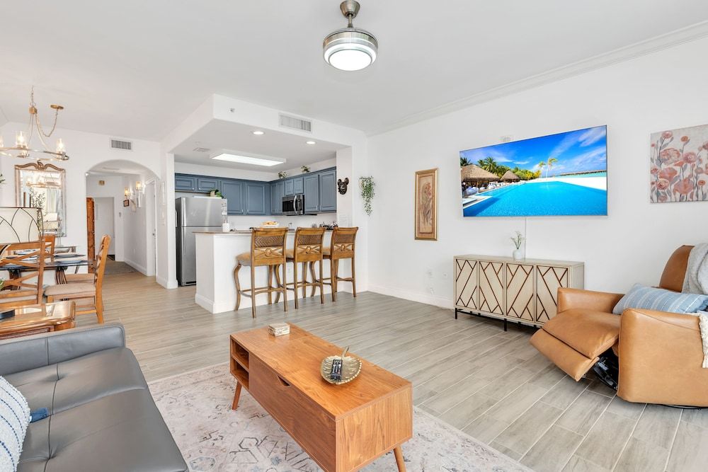 Lakefront Resort in Heart of Orlando Attractions - Tu Casa Vacations Family apartment unit 1-404 (13415 Blue Heron Beach Drive,Orlando) 14