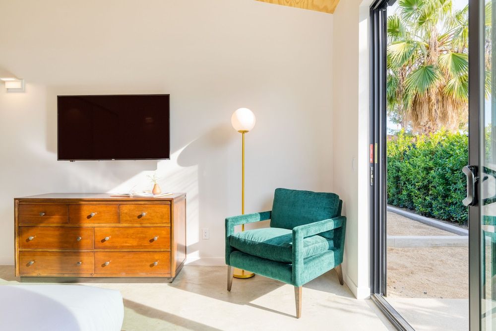 Blackhaus Suites by AvantStay – Modern Comfort in Downtown Palm Springs Deluxe Suite 9