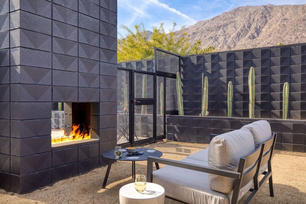 Blackhaus Suites by AvantStay – Modern Comfort in Downtown Palm Springs Deluxe Suite 10