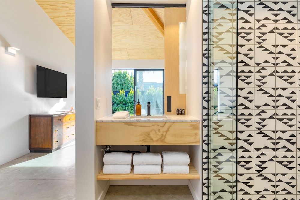 Blackhaus Suites by AvantStay – Modern Comfort in Downtown Palm Springs Deluxe Suite 5