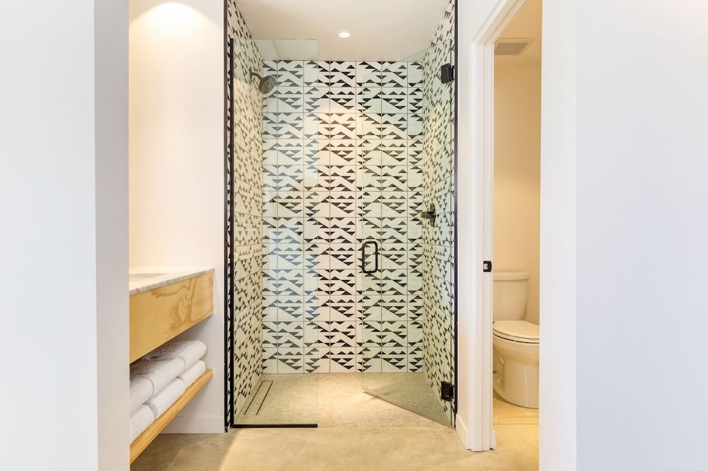 Blackhaus Suites by AvantStay – Modern Comfort in Downtown Palm Springs Deluxe Suite 6