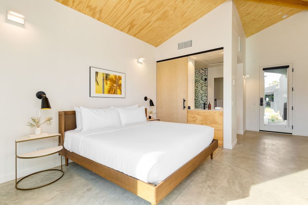 Blackhaus Suites by AvantStay – Modern Comfort in Downtown Palm Springs Deluxe Suite 2