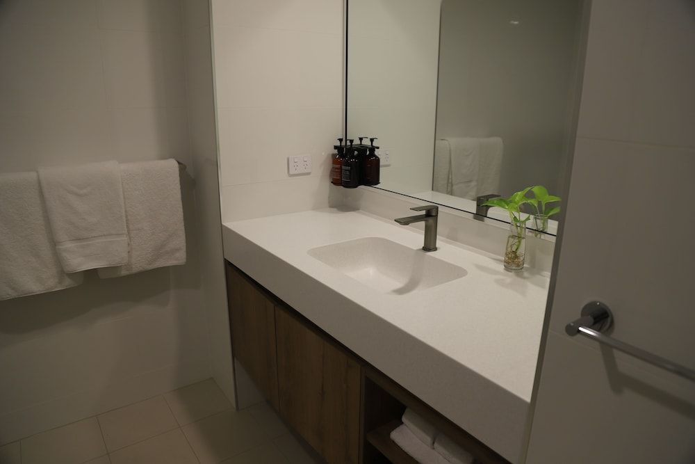 Lismore Gateway Motel King Room - Pool View 5