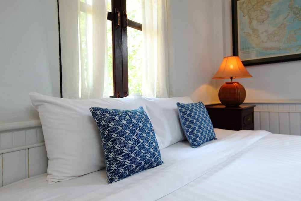 Cafe de Laos Deluxe Room 3