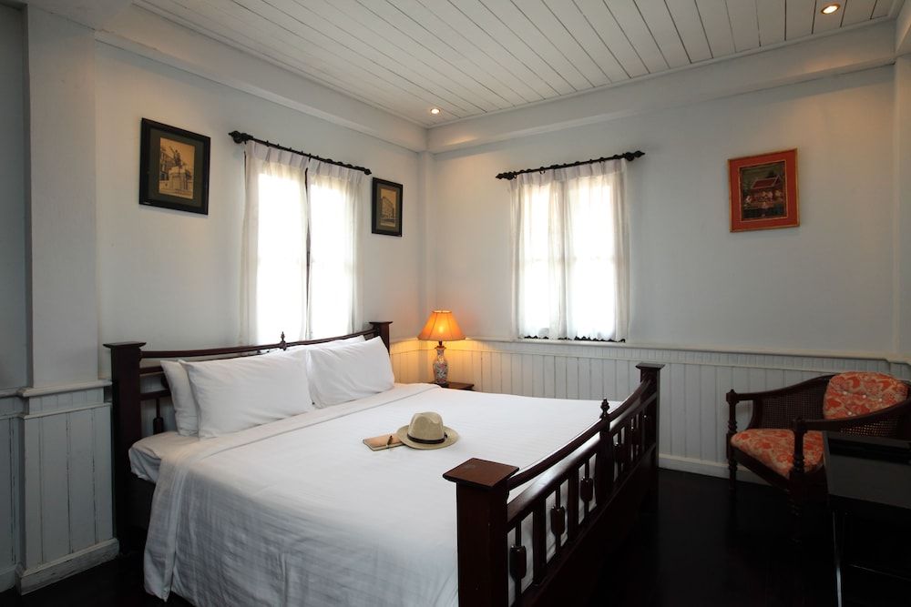 Cafe de Laos Deluxe Room 4