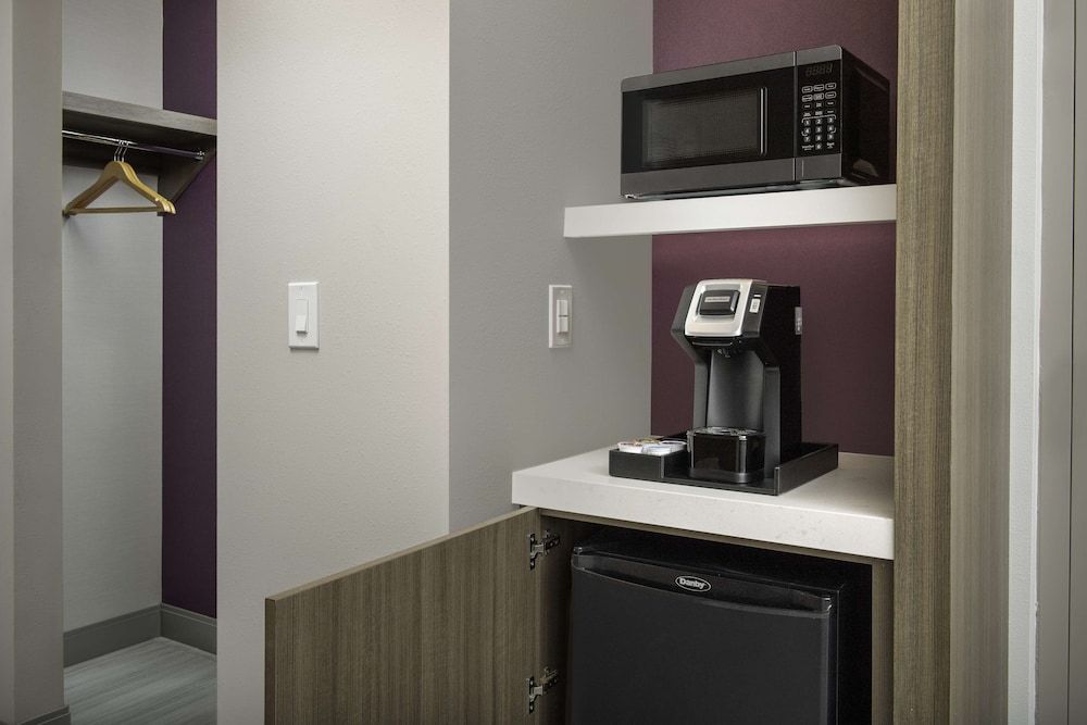 Hilton Garden Inn Pensacola Downtown Room, 2 Queen Beds 5