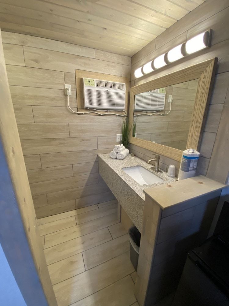 American Inn Basic Studio 8