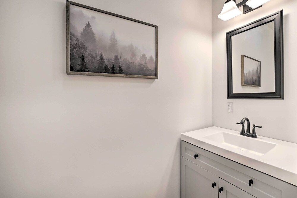 undefined Stylish Pittsburgh Townhouse w/ City Views! 3