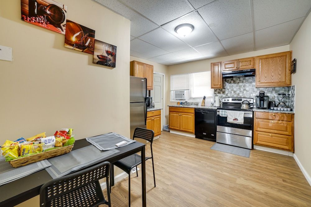 undefined West Oakland Home - 2 Mi to Downtown Pittsburgh! 2