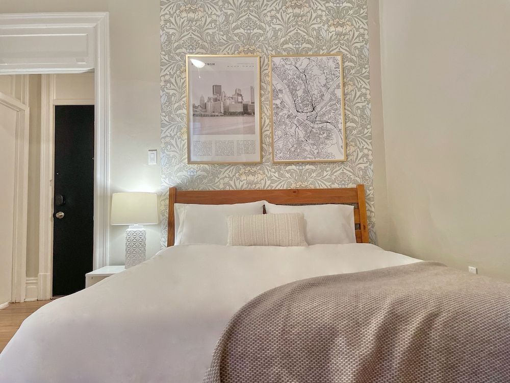 undefined The Warhola Bloomfield 7