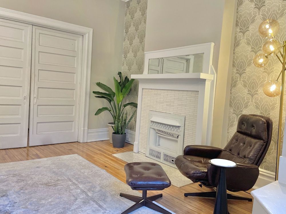 undefined The Warhola Bloomfield 6