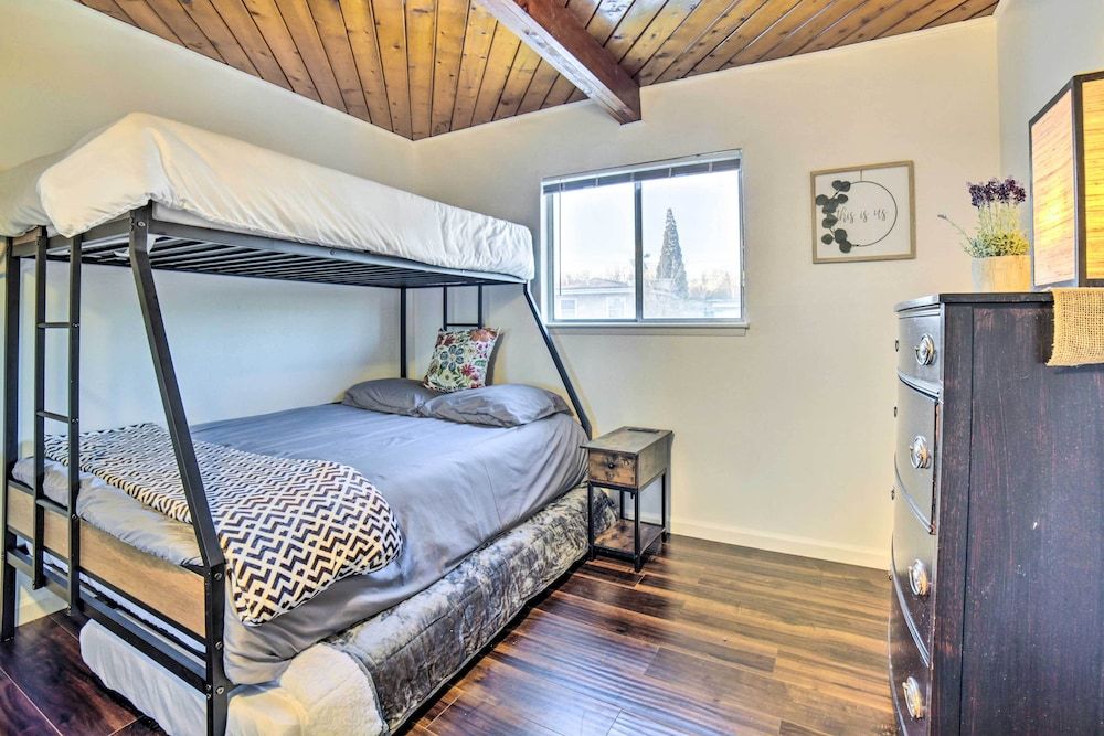 undefined Comfortable Home ~ 2 Mi to Reno Riverwalk 10