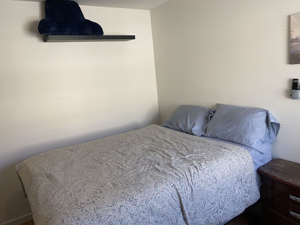 Basic Single Room, 1 Queen Bed, Non Smoking