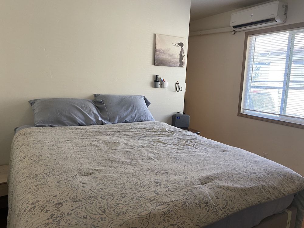 Basic Single Room, 1 Queen Bed, Non Smoking