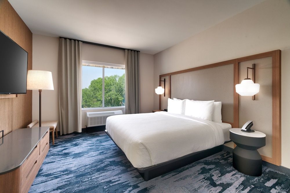 Executive Room, 1 King Bed with Sofa bed, Non Smoking (Mobility Accessible, Roll-in Shower)