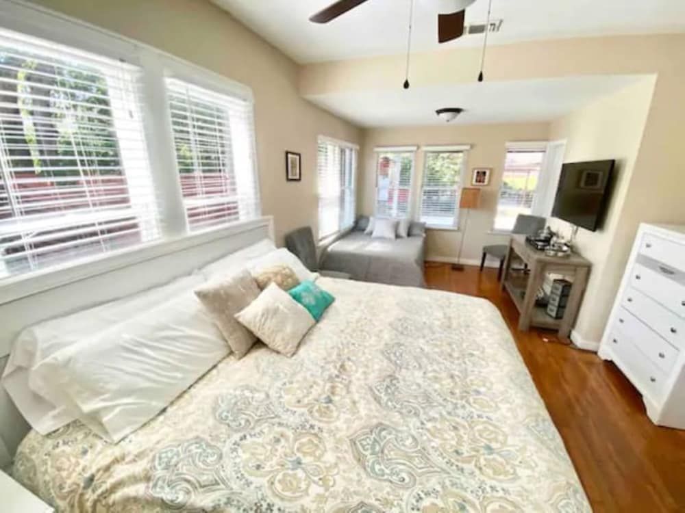 House (5 Bedrooms)