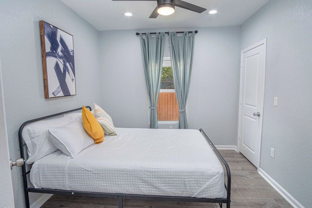 House (4 Bedrooms)