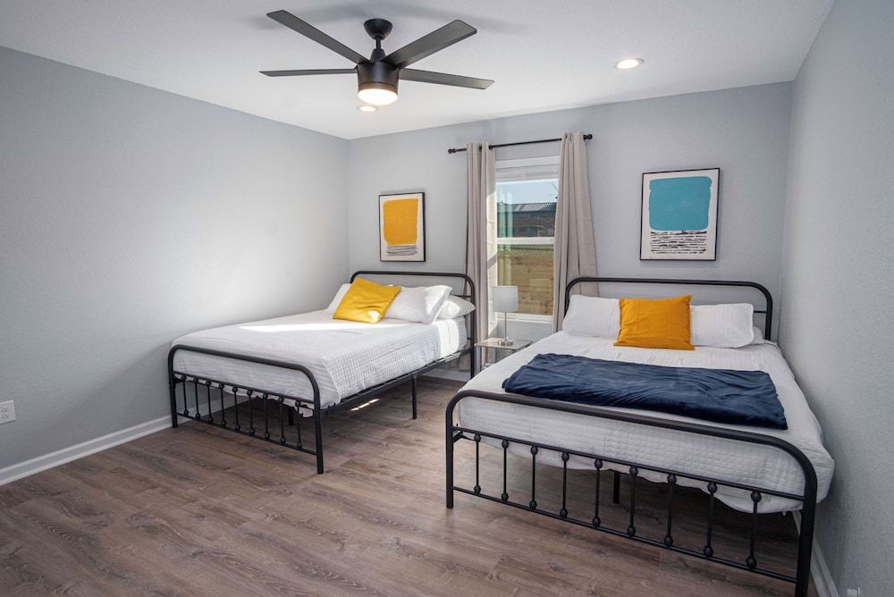 House (4 Bedrooms)