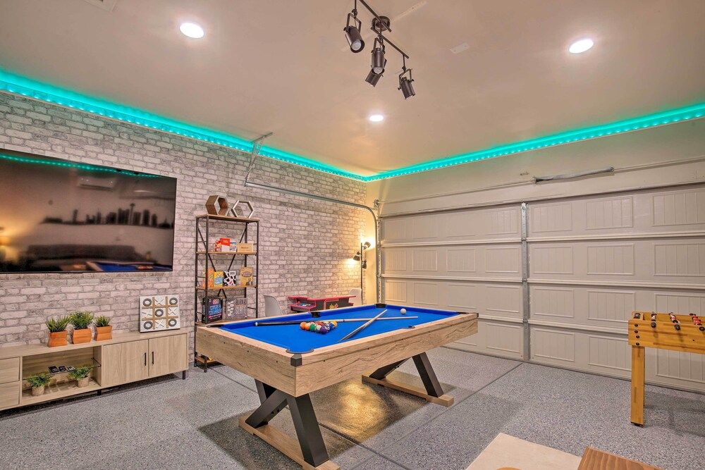 Home Centered Between Sea World & Six Flags!