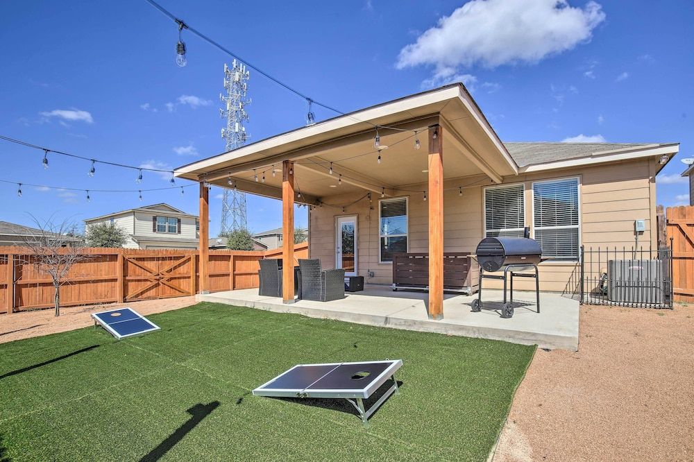 Home Centered Between Sea World & Six Flags!