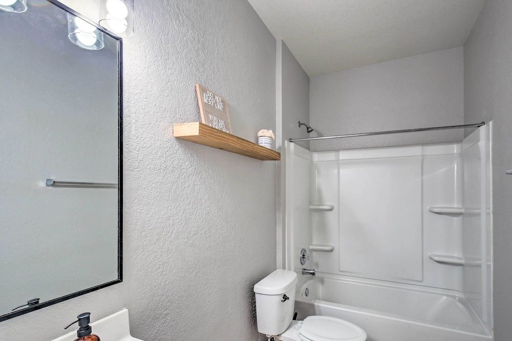 Home Centered Between Sea World & Six Flags!