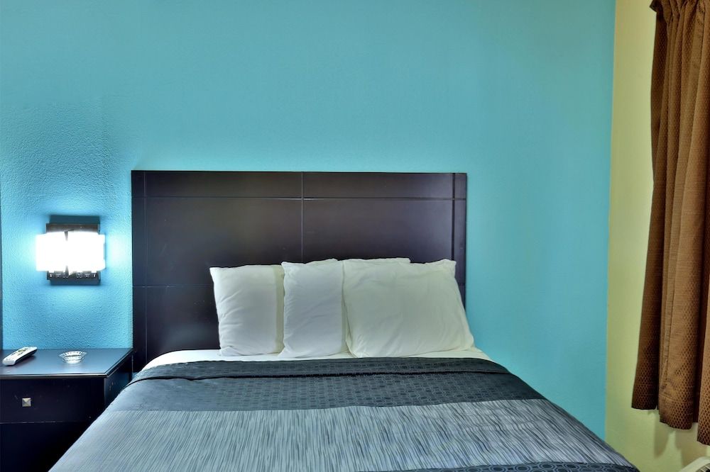 Room, 1 King Bed, Smoking