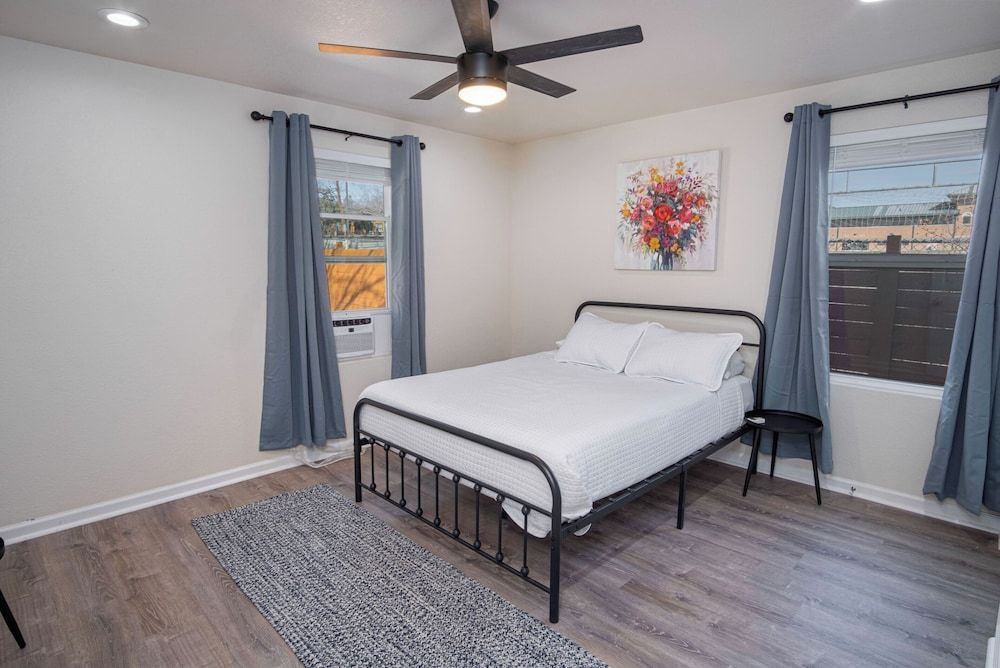 House (2 Bedrooms)
