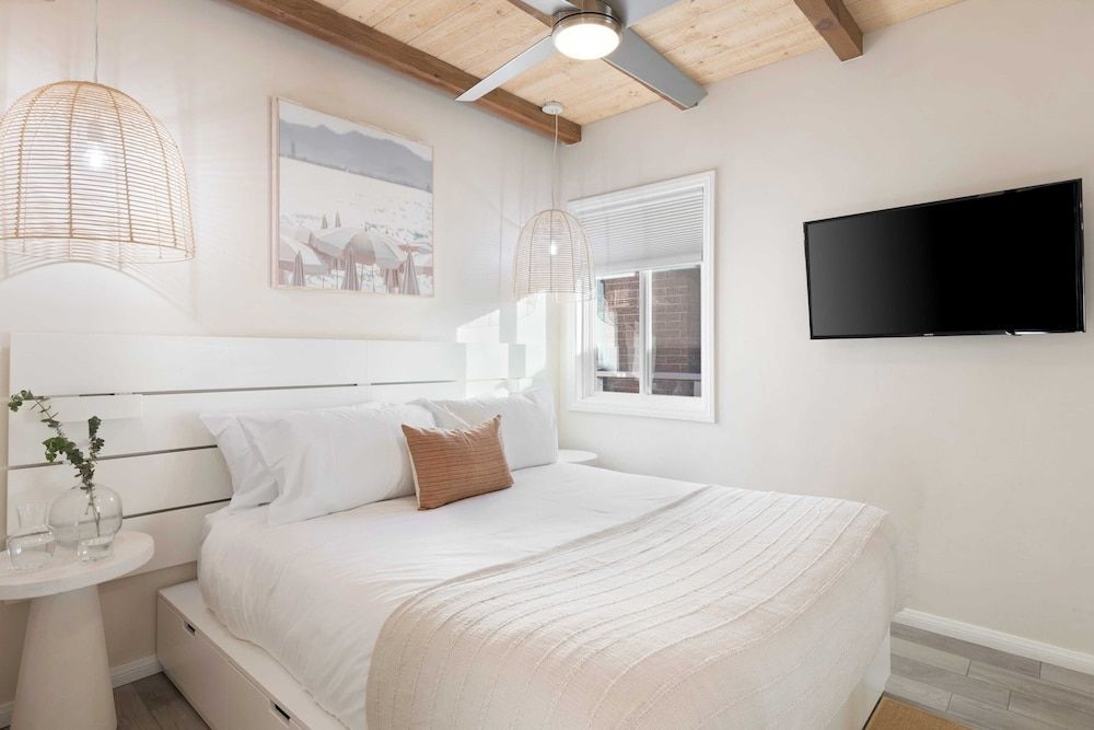 undefined Mission Point 2 by Avantstay Mission Beach Home w/ Large Balcony Steps to Beach! 4