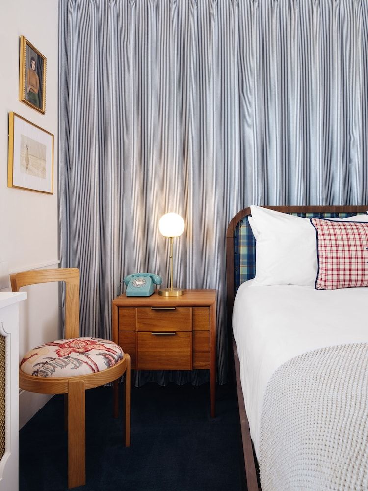 Standard Room, 1 King Bed (The King)