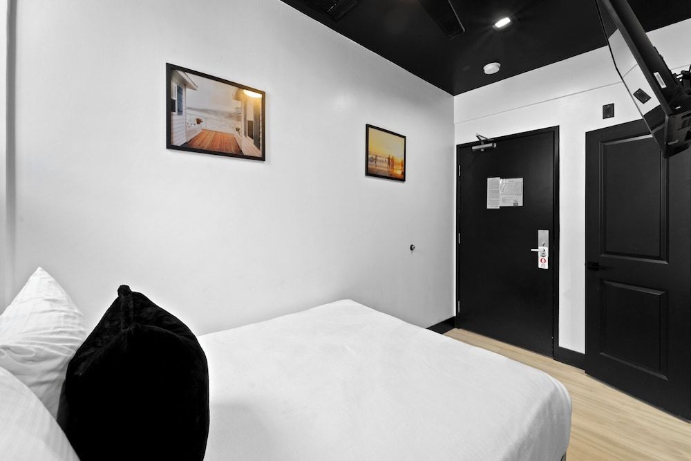 Balboa Park Hotel Standard Room Full Bed 14