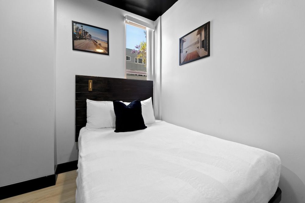 Balboa Park Hotel Standard Room Full Bed 4