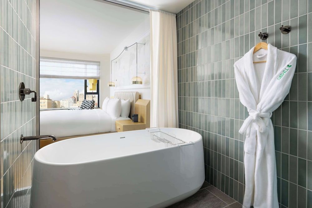 Skyline King 1 Bedroom Suite