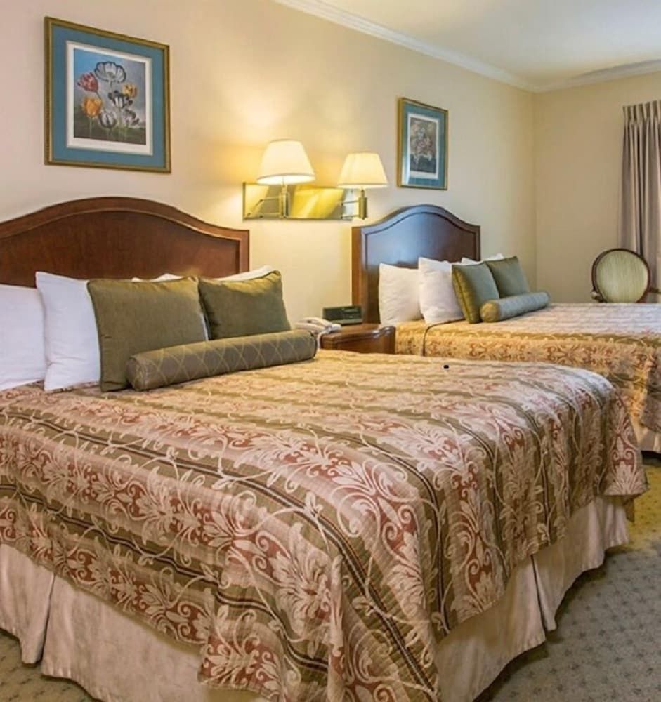 undefined Hotel Amari 4