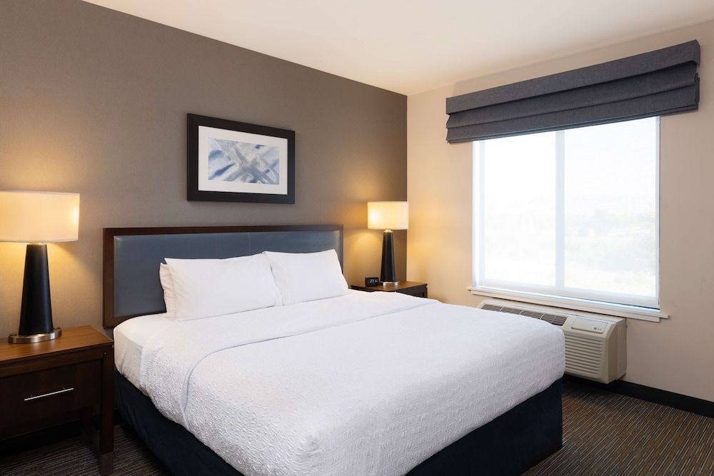 Suite, 1 King Bed, Accessible, Bathtub