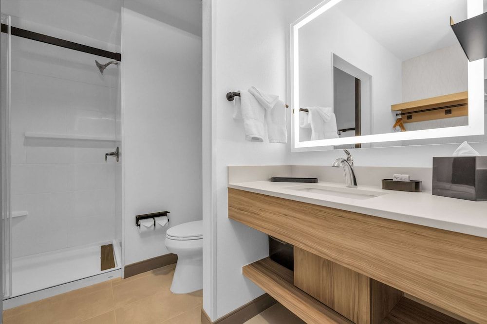 La Quinta Inn & Suites by Wyndham San Jose Airport-Downtown Room, 1 Queen Bed, Non Smoking (Hearing Accessible) 6