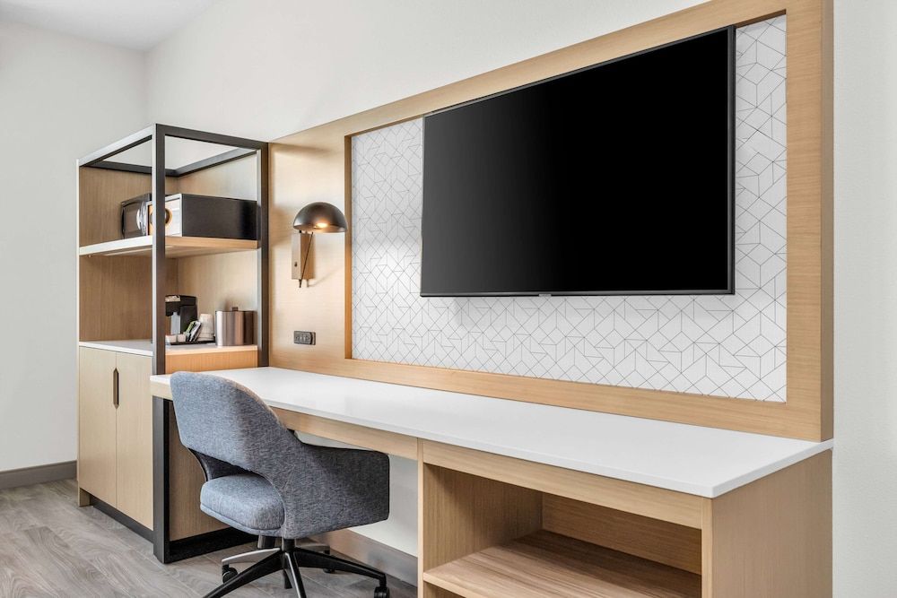 La Quinta Inn & Suites by Wyndham San Jose Airport-Downtown Room, 1 Queen Bed, Non Smoking (Hearing Accessible) 7