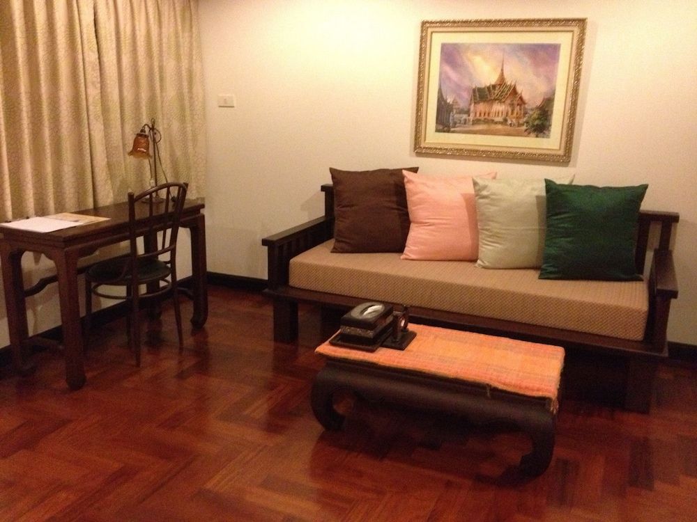 undefined Cucumber Inn 9