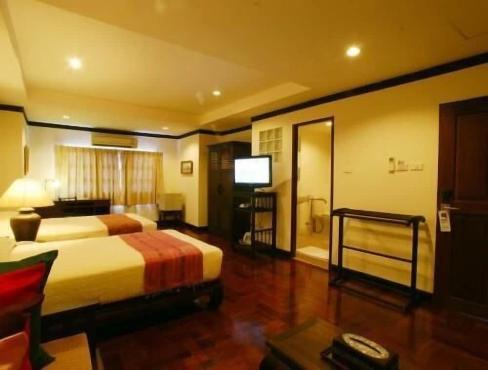 undefined Cucumber Inn 4