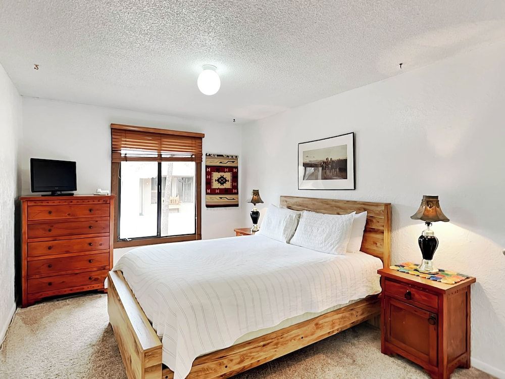 Condo, Multiple Beds, Fireplace, Garden View (#18 - No Pets)