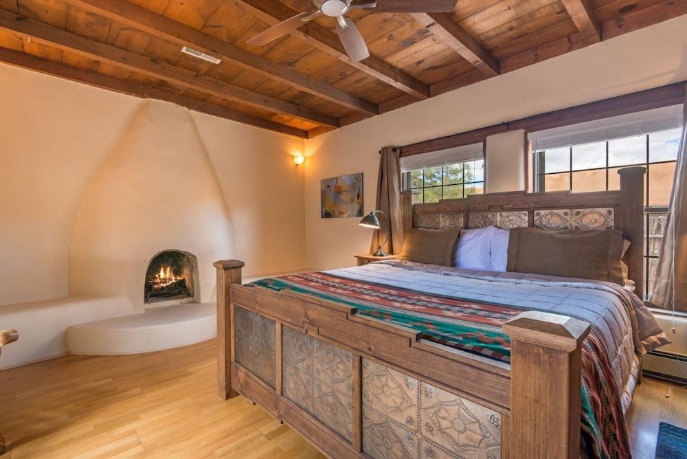 House (Apodaca - Spacious East Side Home wit)