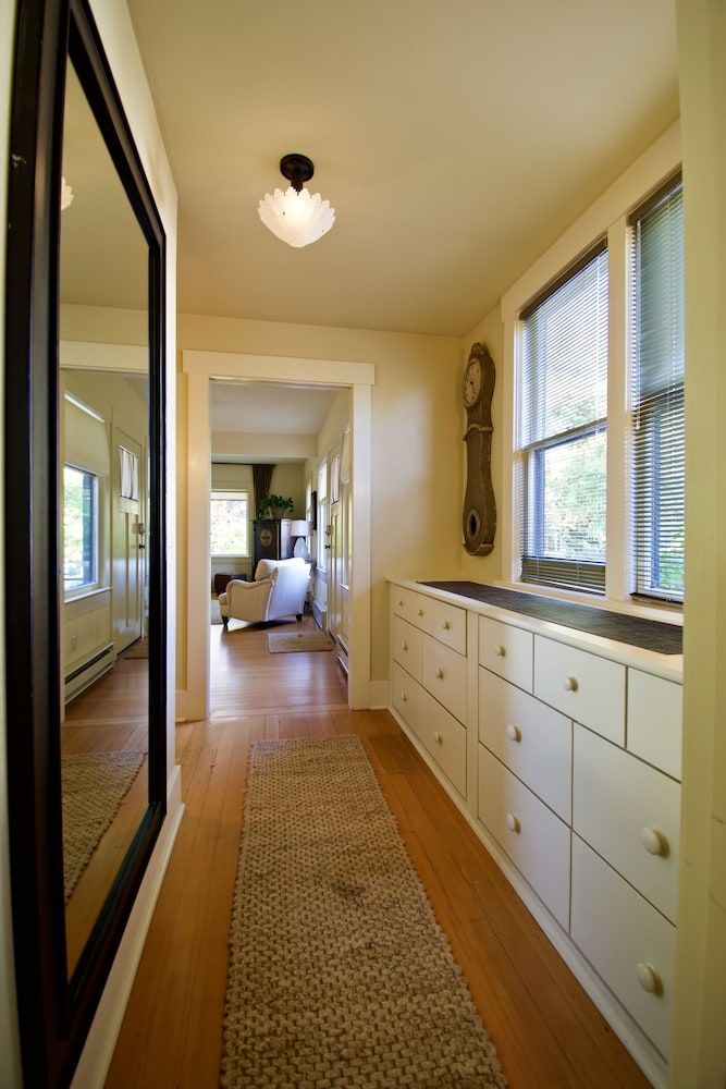 undefined Phinney Ridge Flat Backyard Oasis 6