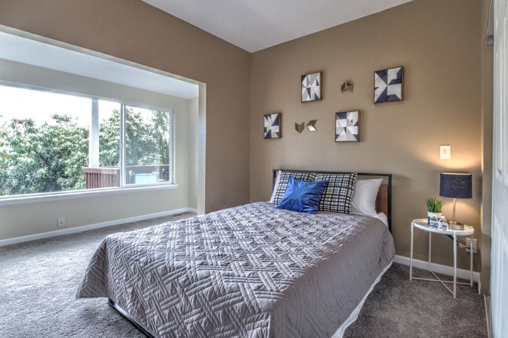 undefined Renovated 2BR Lake View Condo 4