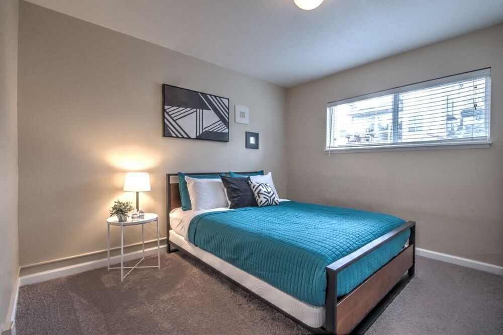 undefined Renovated 2BR Lake View Condo 5