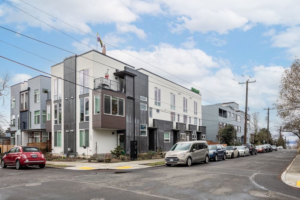 undefined Sunflower house 3