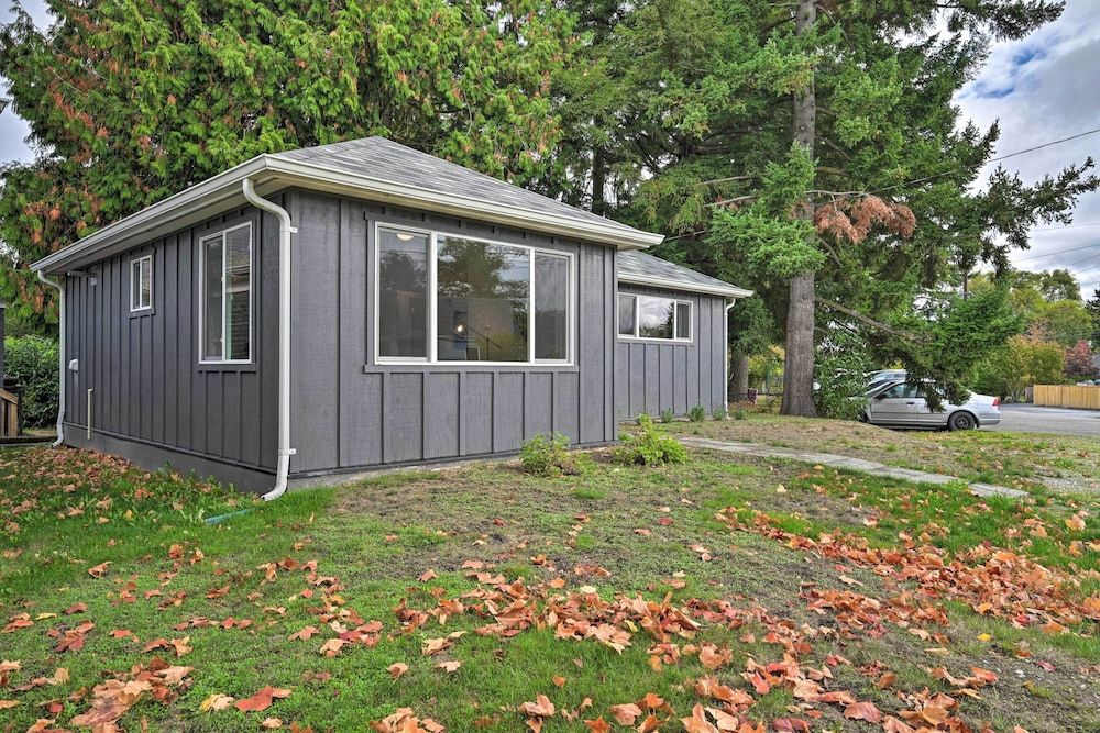 undefined Bright Seattle Cottage w/ Private Backyard Access! 3