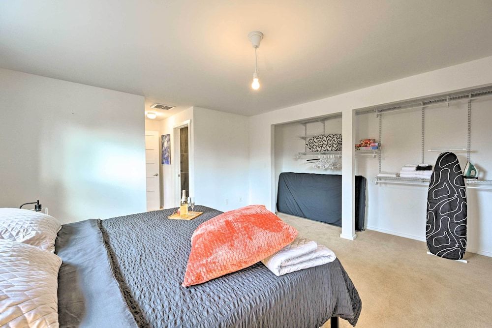 undefined Bright Seattle Cottage w/ Private Backyard Access!